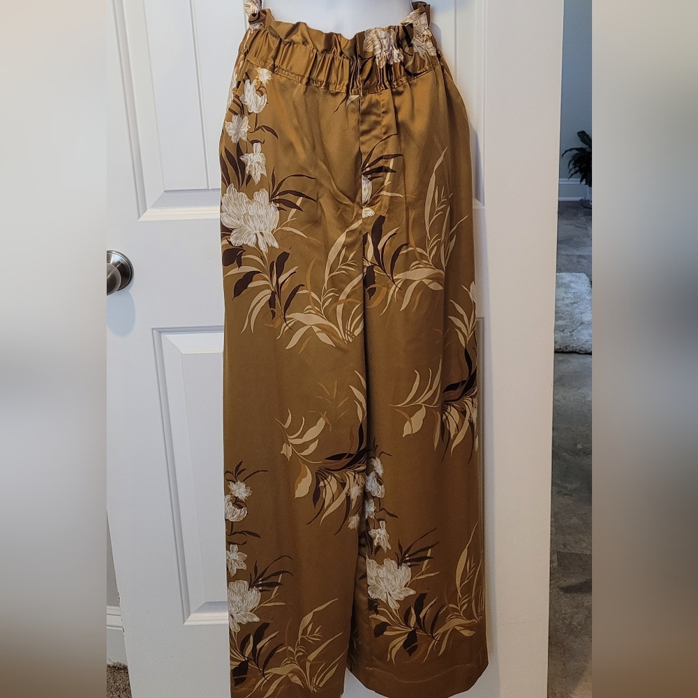 Express × Rocky Barnes Floral Wide-Leg Pants i